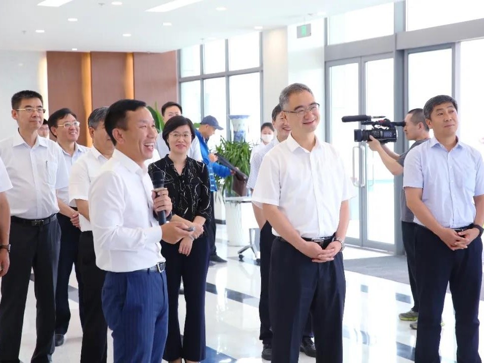 山東省委常委、青島市委書記王清憲調研蔚藍生物人才工作